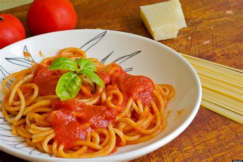 Classic Tomato Spaghetti By Bitfood Italia Bitfood Recipes Medium