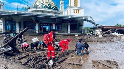 Terdampak Banjir Bandang Jalan Lintas Batusangkar Padang Panjang