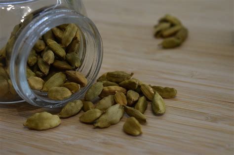 M S De Im Genes Gratis De Benef Cios Do Cardamomo Para A Sa De