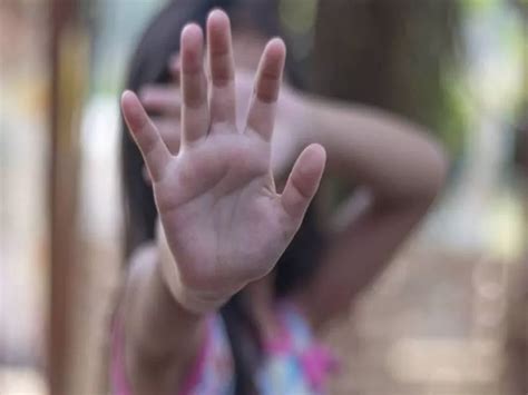 Idoso De Anos Preso Ap S Ser Filmado Abusando De Menina De Anos