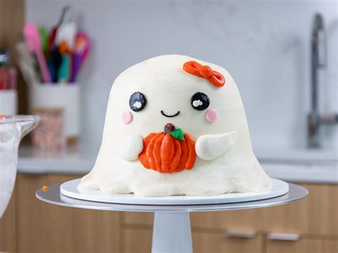 Ghost Cake: Easy Design w/ Step-By-Step Tutorial