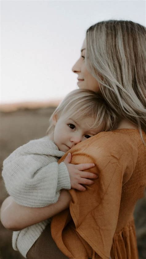 Field Motherhood Session Taylor Marie Photo Nanaimo Vancouver Island