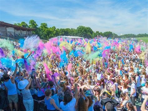 Farbfestival Besucher Klagen über Dauerhaft Bunte Haare Derwestende