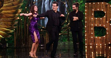 Bigg Boss 15: Salman Khan Shares Stage With Palak Tiwari & Shekhar ...