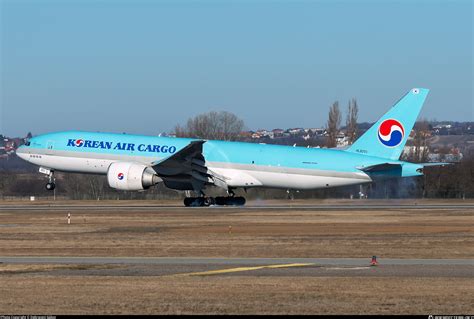 HL8251 Korean Air Lines Boeing 777 FB5 Photo by Debreceni Gábor ID