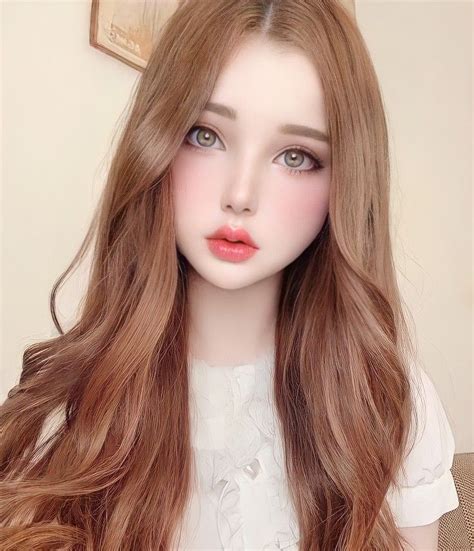 Pin By ♪᯾ℛℴ𝓈𝒶𝓁𝒾𝓃𝒶༆ On Girls Beauty Girl Beautiful Girl Makeup Pretty Pale Girls