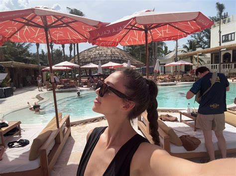 Vợ mẫu tây Bùi Tiến Dũng diện bikini khoe trọn body nuột nà chuẩn người mẫu mặt mộc visual vẫn