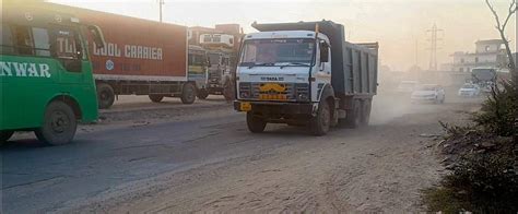 Plumes Of Dust On Nalagarh National Highway Irk Commuters The Tribune India