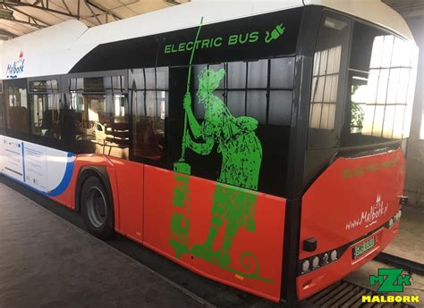 Malbork Elektryczny autobus MZK z nową grafiką Tak wygląda z kolejnym