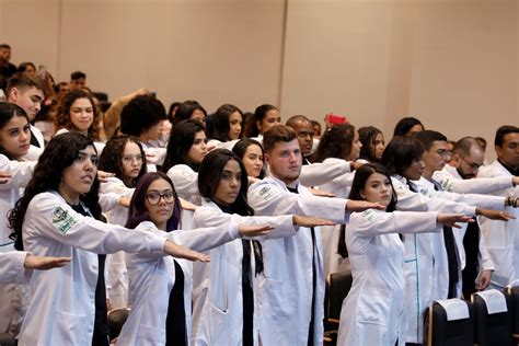 Cerim Nia Do Jaleco Marca In Cio Do Curso Para Calouros De Fisioterapia