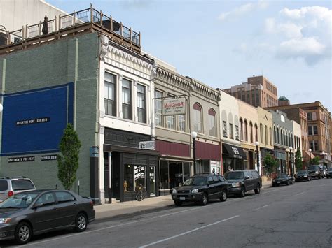 400 Block N Main St Bloomington Il L To R Hewitt Wilson B Flickr