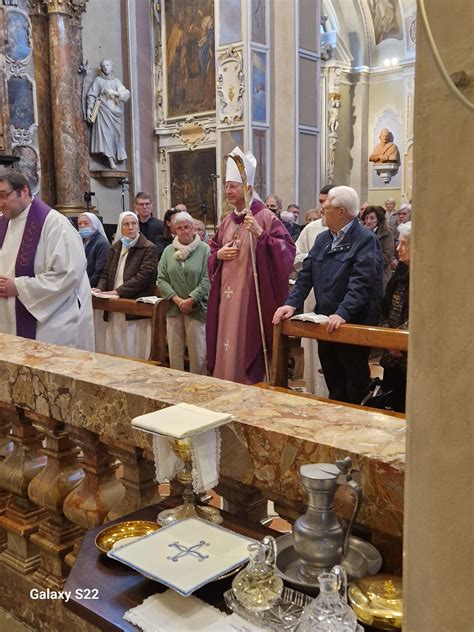 Il Vescovo Alain De Raemy Pellegrino In Santuario Santuario E