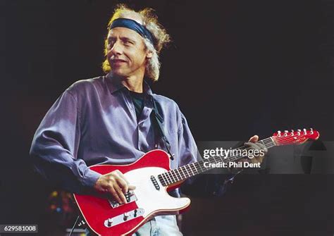 2280 Fotos E Imágenes De Alta Resolución De Mark Knopfler Getty Images