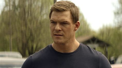 Reacher S Alan Ritchson Has No Interest In Watching Tom Cruise S Take