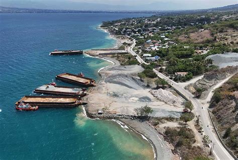 Potret Penambangan Batu Dan Pasir Di Kawasan Tambang Galian C Di Palu