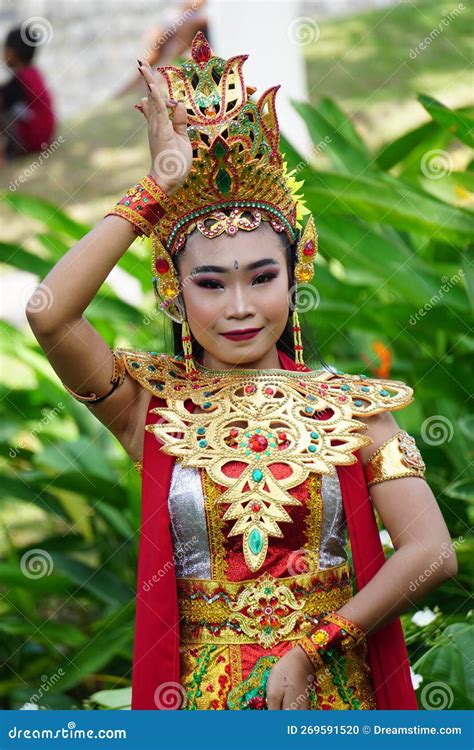 Indonesian Traditional Dancers With Traditional Clothes Editorial Image