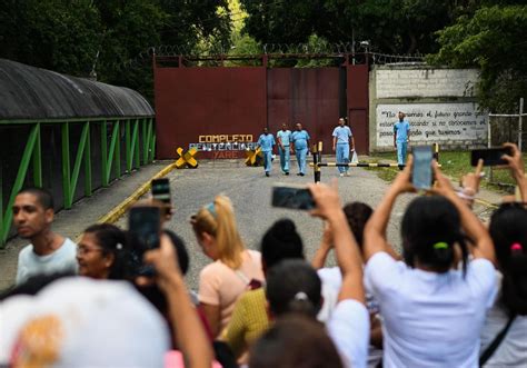 Menores y personas con patologías entre los excarcelados por Maduro