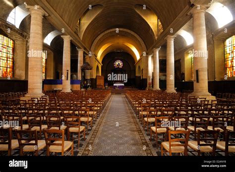 Francia Ardenas Sed N Place D Armes En El Interior De La Iglesia De