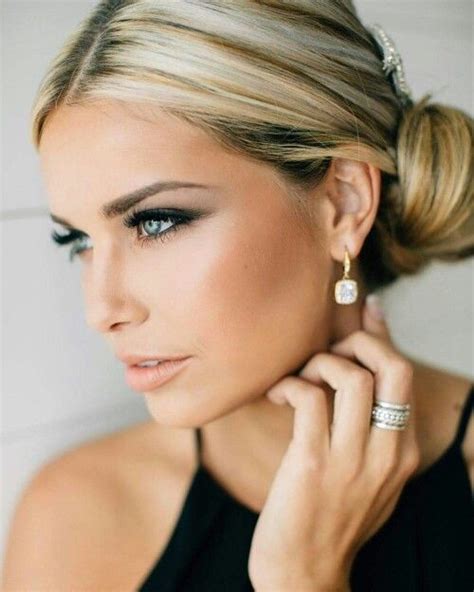 Pin By Bianca De Kruif On Bruidskapsels En Make Up Hair Makeup