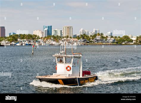 How To Tow A Boat Hi Res Stock Photography And Images Alamy