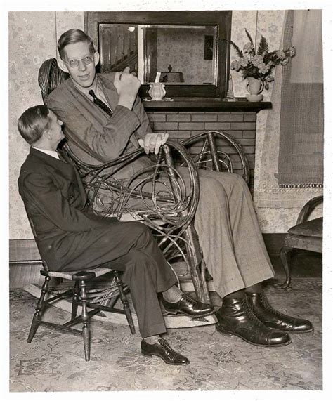 13 Vintage Portrait Photos Of Robert Wadlow The Tallest Person In