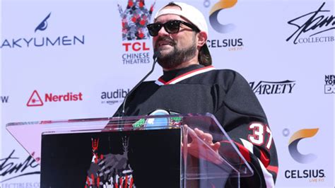 "Clerks" filmmaker Kevin Smith says he suffered 'massive heart attack ...