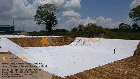 Pemasangan Geotextile Non Woven Pada Proyek Kolam Limbah