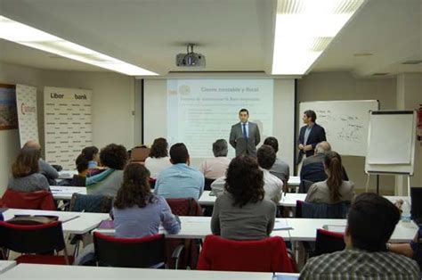 M S De Una Veintena De Profesionales Participan En El Taller Cierre