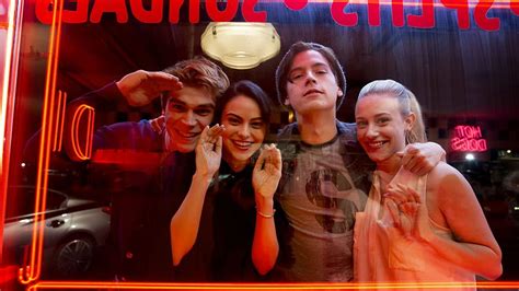 Riverdale K J Apa Lili Reinhart Camila Mendes En Iyi Diziler