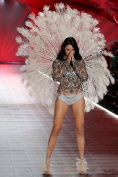 Adriana Lima Vs Fashion Show Runway Part Ii Celebmafia