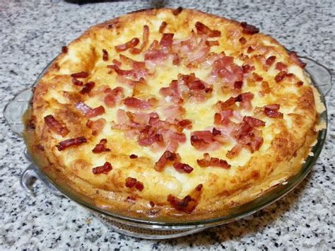 Quiche Lorraine De Bacon Y Queso Sweet And Salad