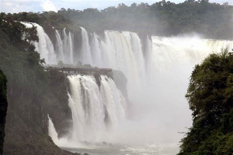 La garganta del diablo de las cataratas del Iguazú - Bahía César