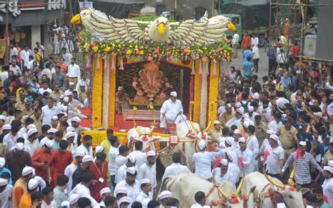 ‘दगडूशेठ चे गणपती बाप्पा गिरनारच्या गुरु दत्तात्रेय पिठाधीश्वर स्वामी