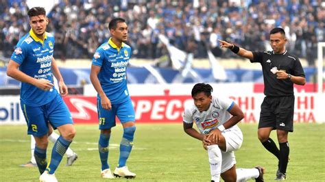 Taklukkan Arema Robert Alberts Puas Dengan Kedalaman Skuat Persib