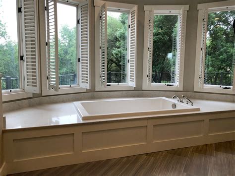 Bathroom Tub Surround And Shower Bench Engineered Quartz Bianco