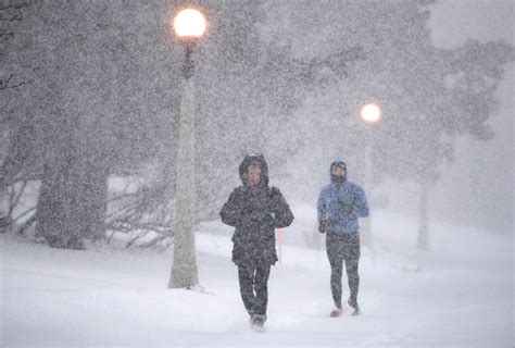 London Ont Ushers In The Weekend With Snowfall Colder Temperatures