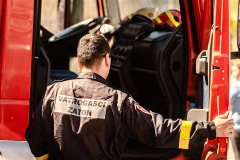 Dim Kulja Na Sve Strane Zapalio Se Automobil Na Auto Putu Kod