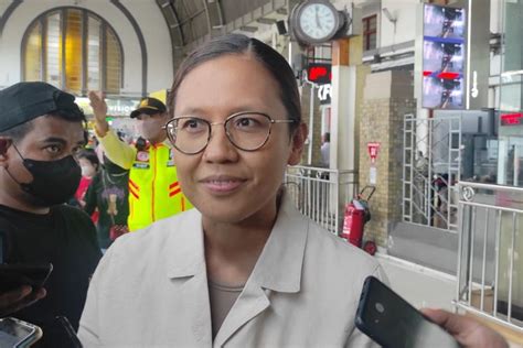 Foto Kai Commuter Lakukan Rekayasa Di Perjalanan Krl Selama