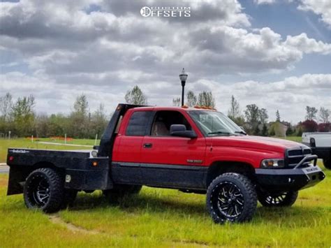 2001 Dodge Ram 3500 with 22x12 -43 Fuel Triton and 33/12.5R22 Toyo Tires Open Country M/t and ...