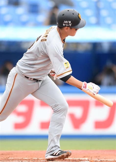 巨人猛攻 坂本が2打席連続タイムリー 亀井も2点打 四回までに8得点 野球 デイリースポーツ Online