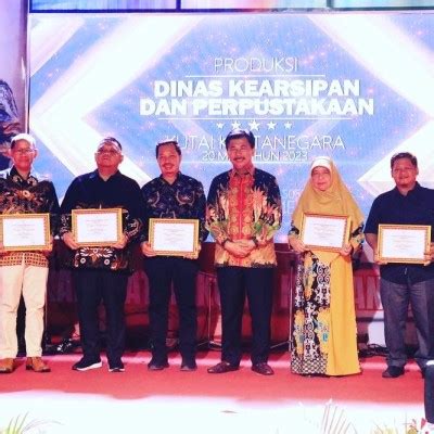 Berikan Anugerah Bidang Perpustakaan Portal Berita Samarinda Smart City