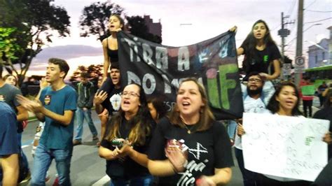 Estudantes E Professores Protestam Contra Cortes Na Educa O Na Rmvale