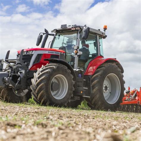 Mf S In Arrivo Una Nuova Gamma Di Trattori Massey Ferguson