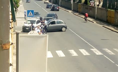 Scontro Tra Auto In Via Provinciale Pisana Livorno