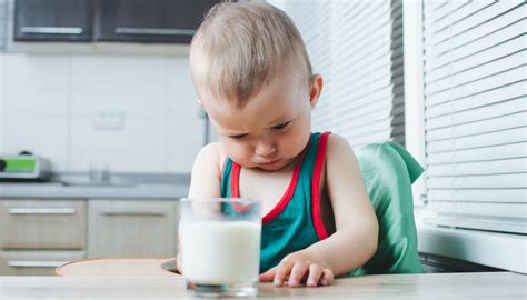 Criança Com Intolerância A Lactose - Intolerância à lactose em criança pode ser de 3 tipos: veja sintomas e ...