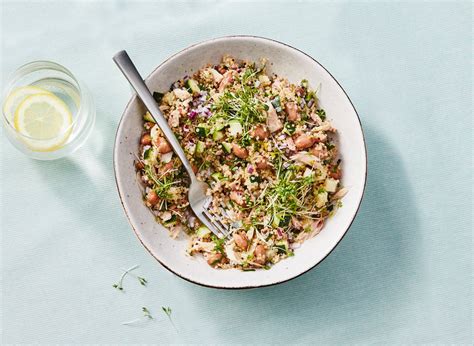 Koolhydraatarme Lunch Maaltijdsalade Met Quinoa Courgette En Tonijn