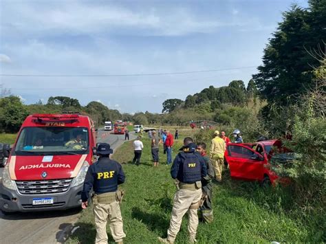 Acidente entre carro e caminhão deixa quatro feridos na Serra de São