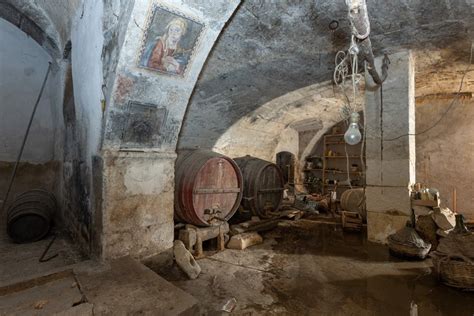 The Abandoned City on a Mountain in Italy — Abandoned Central