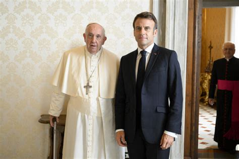 Emmanuel Macron et le pape François deux visions divergentes de l