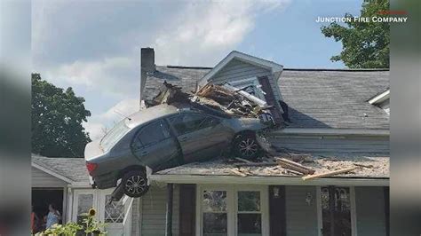 Auto Choca Con El Segundo Piso De Una Casa En Pensilvania CNN Video